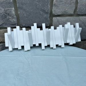 Umbra Sticks Multi Rack – Modern, Unique, Space-Saving Hanger 5 Flip-Down Hooks